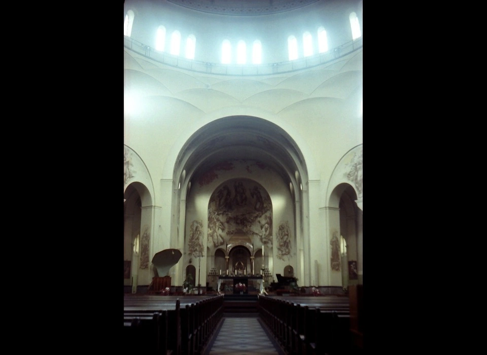 Ambonplein 79 Gerardus Majellakerk interieur (1981)