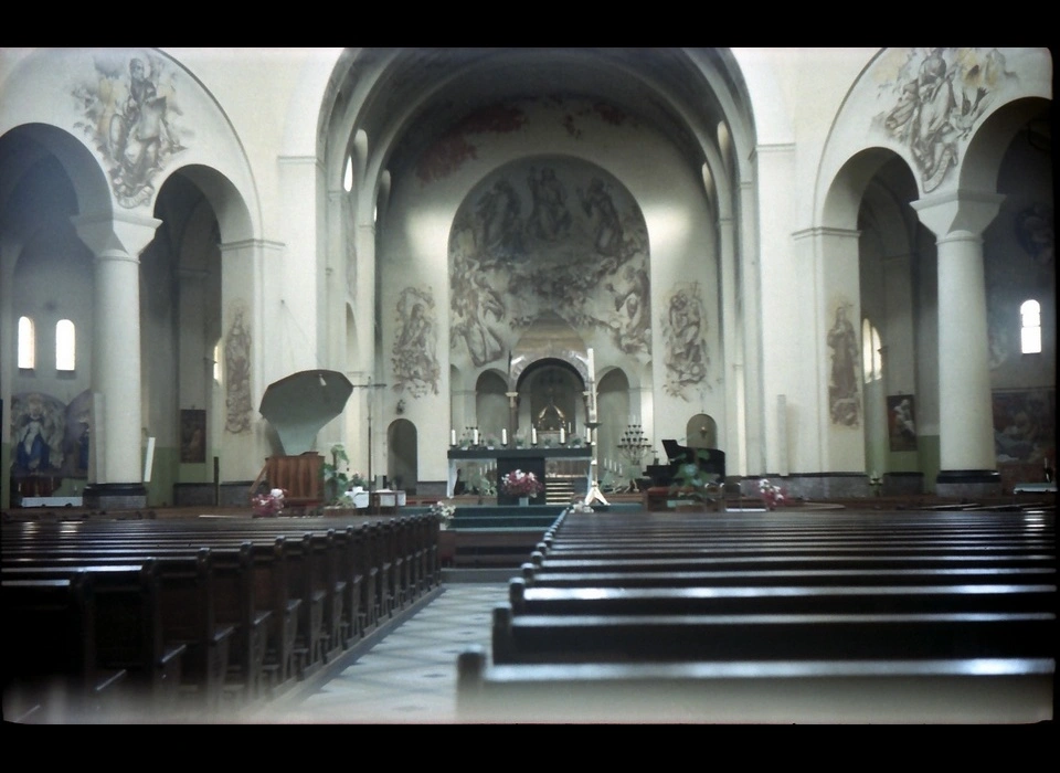 Ambonplein 79 Gerardus Majellakerk interieur (1981)