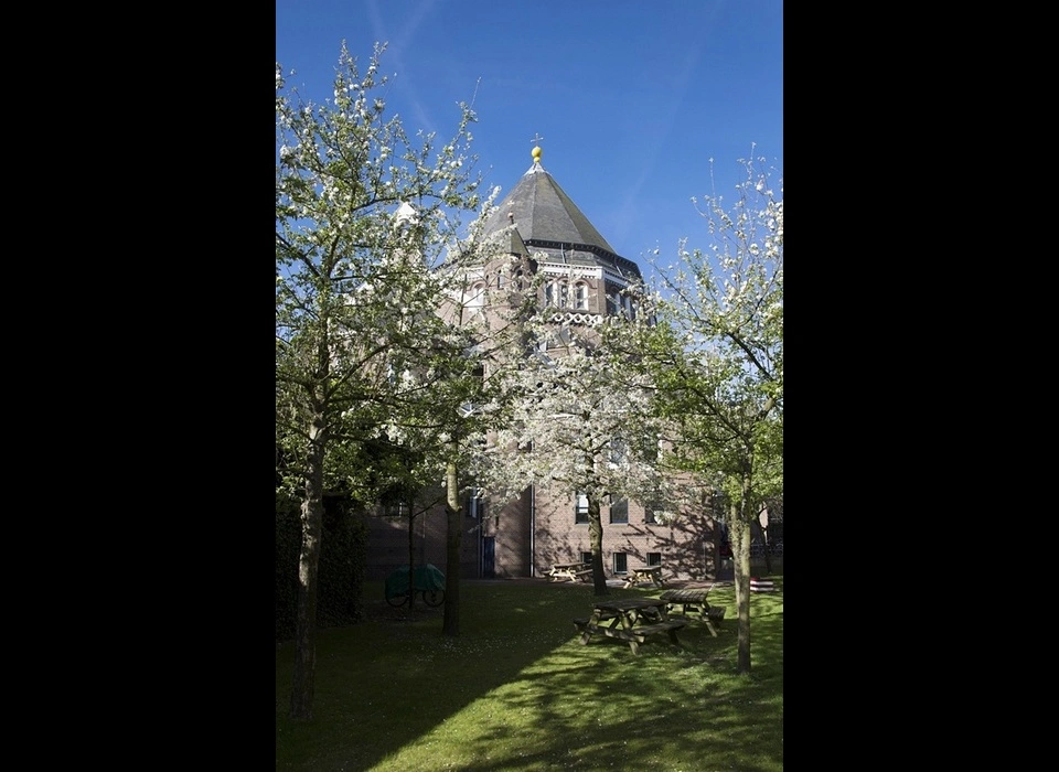 Ambonplein 79 Gerardus Majellakerk (1990)