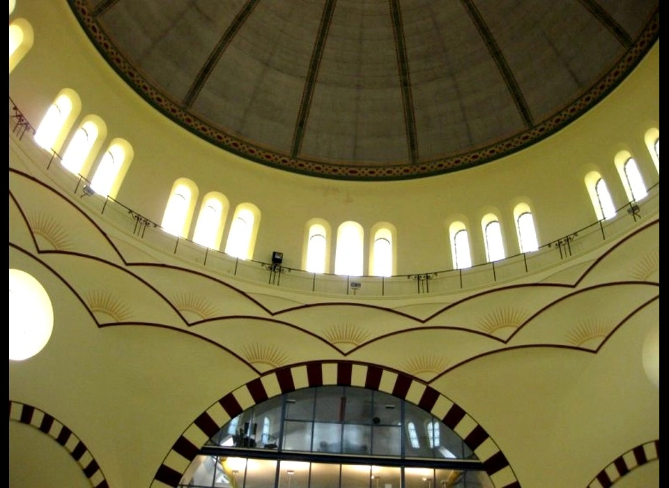 Ambonplein 79 Gerardus Majellakerk interieur plafond (2014)