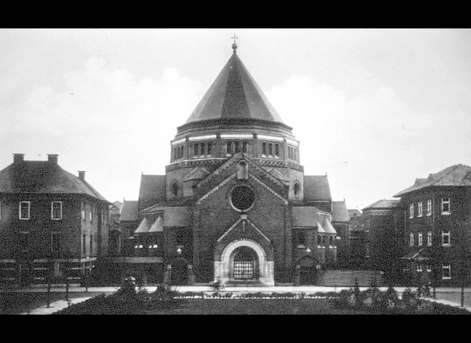 Ambonplein 79 Gerardus Majellakerk (1932)